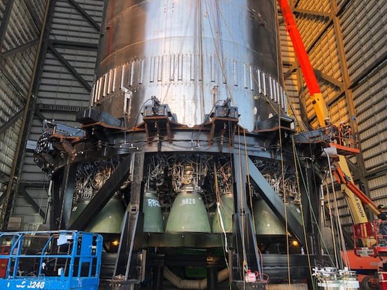 Így dübörgött 33 Raptor a SpaceX űrbázisán - videó, fotók a 70 méteres hordozórakéta tesztjéről
