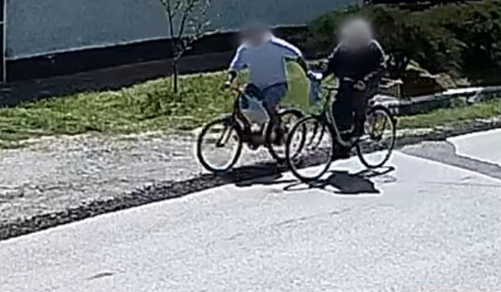 Bringázás közben akart kirabolni egy 90 Ă©ves fĂ©rfit CeglĂ©den, de az arra járĂł rendĹ‘rökre nem számĂtott