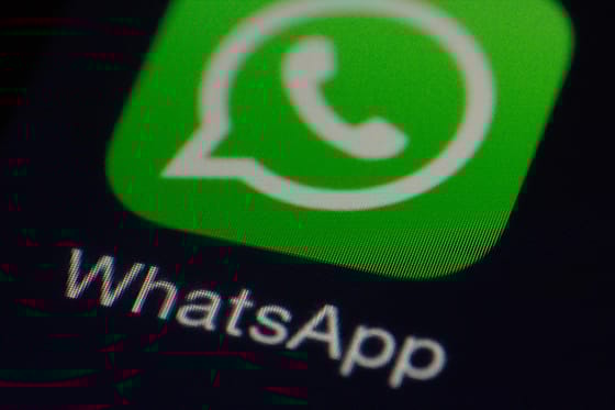 Új felirat jelenik meg mindenkinél a WhatsAppban