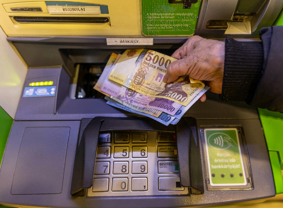 Hónapokig nem aludt egy szekszárdi nyugdíjas, mert tízezer forinttal kevesebbet adott ki neki egy bankautomata