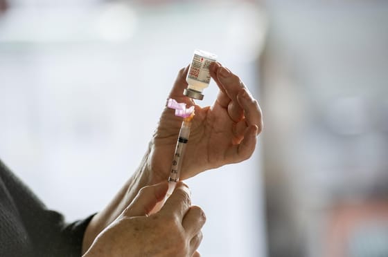 Lejártak a készleten lévő Covid-vakcinák, jelenleg senki nem tud oltást kérni