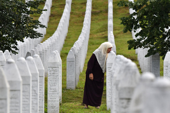 A boszniai szerb parlament tagadja, hogy népirtás történt volna Srebrenicában