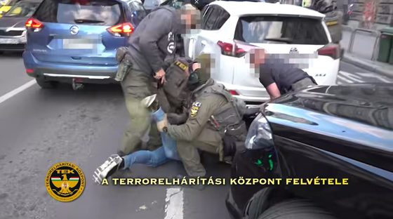TEK-es videóval erősítette meg a kormány, hogy kémkedéssel vádolt ukránt fogtak Budapest belvárosában