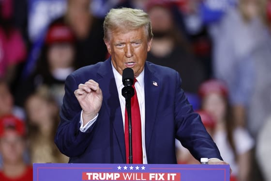 100 százalékos vámmal csapna le Trump a BRICS-országokra, ha megpróbálnák leváltani a dollárt