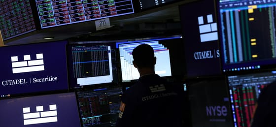 Európa tőzsdéi erősödtek, a forint gyengült, miután a bíróság elkaszálta Trump vámjait