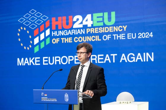 Rubik-kockával és Trump-idézettel fut neki Magyarország az EU-elnökségnek