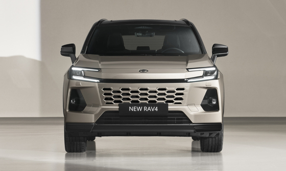 100 kilométeres villany hatótávval itt a vadonatúj Toyota RAV4