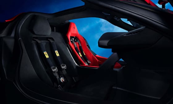 Megtűrt személy az utas az 1+1 üléses legdurvább Ferrariban