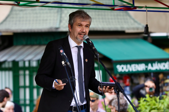 „Vonják vissza a technofasiszta törvényt!” - ma a Fővám téren tartja szokásos keddi tüntetését Hadházy Ákos