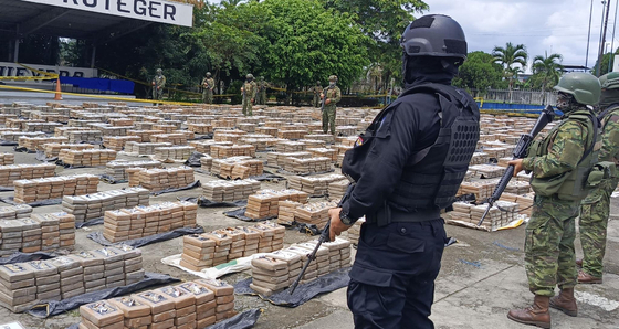 Mundo: El ejército ecuatoriano puede presumir de la mayor incautación de cocaína en la historia del país