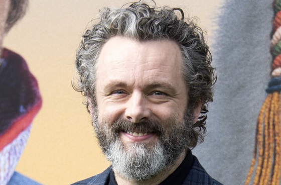 A saját pénzéből fizette ki a szomszédai tartozását Michael Sheen 