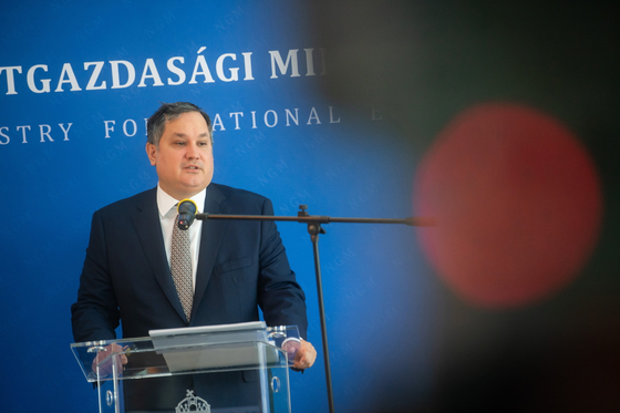 „Aki a hibás, az fog fizetni” - Nagy Márton azt javasolja Orbán Viktornak, avatkozzon bele az üzemanyagárakba