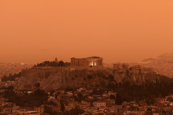 Marsi tájjá változott Athén a szaharai por miatt - fotók