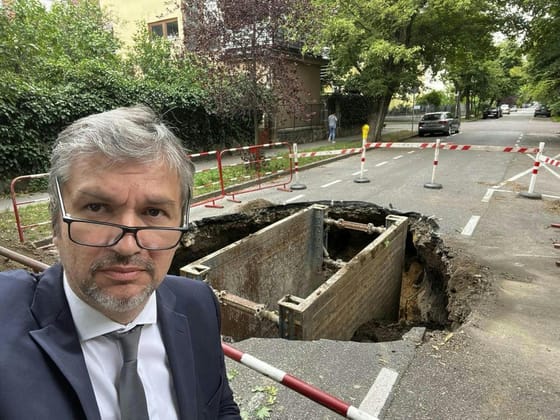 Hadházy ismét a Momentumot támogatja a választásokon