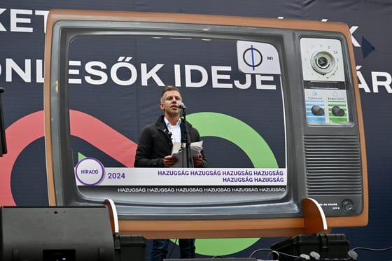 Sértett közleményben reagált a közmédia Magyar Péterék tüntetésére