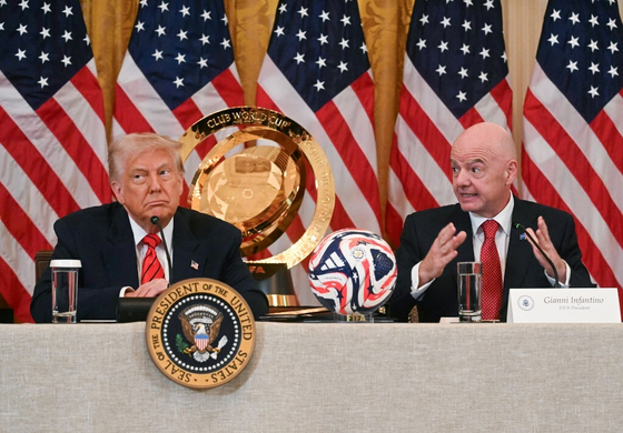 Trump a focivébébe is belerondít?