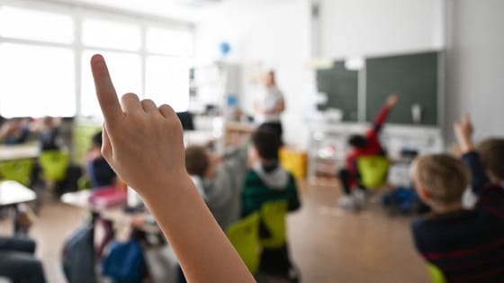 Kiderült, mennyivel emelkedik januártól a tanárok fizetése