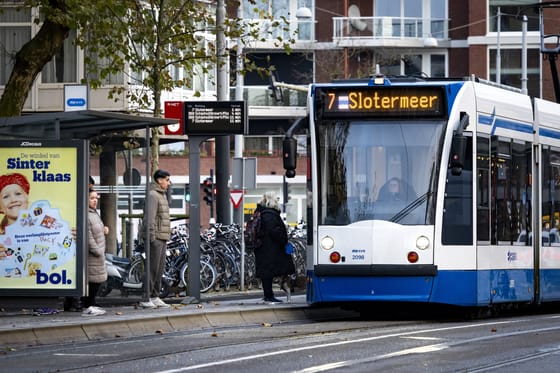 Felgyújtottak egy villamost Amszterdamban, továbbra is feszült a helyzet a holland fővárosban – videó