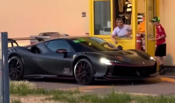 Ilyen Ferrari is ritkán tűnik fel a McDrive-ban, mint Charles Leclerc-é az imolai verseny után
