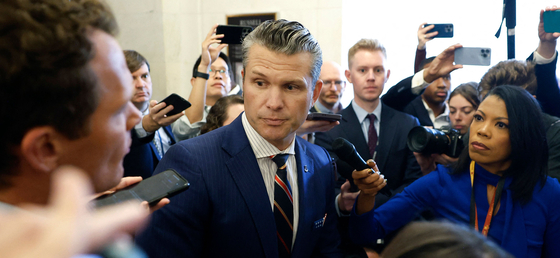 Újabb chatbotrány az USA-ban: nejével és bátyjával is chatelt a védelmi miniszter a jemeni műveletekről