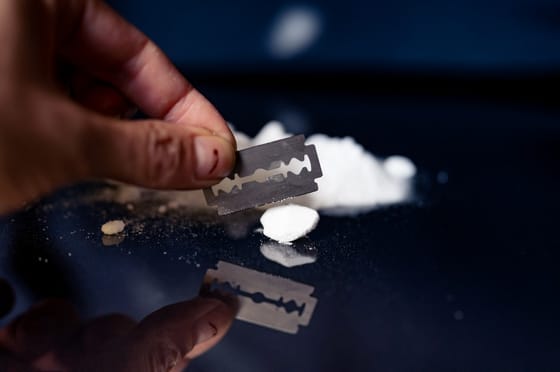 Blikk: Egy topceleb neve is felbukkant a drogozó énekesnő ügyében