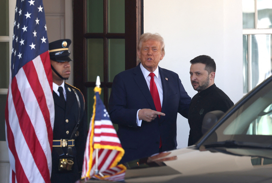 Trump a Fehér Házba érkező Zelenszkijnek: „Hogy ki van öltözve!”