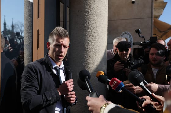 Megérkezett Magyar Péter az ügyészségre, mindjárt érkezik a Vargáról készített hangfelvétele is – élő videó