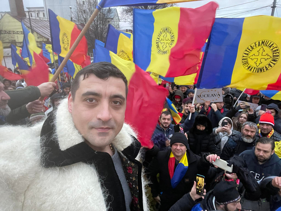 A szélsőjobboldali Simion elleni szavazásra kérik a híveiket a romániai magyar egyházak