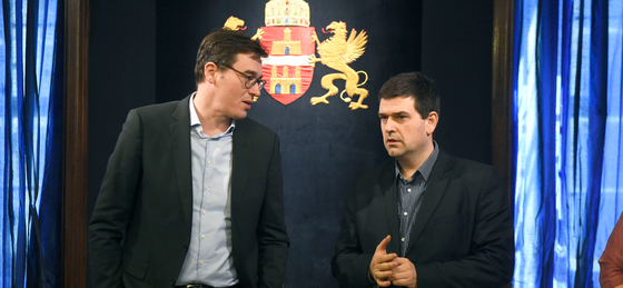 „HosszĂş, tömött sorokban várjuk a bocsánatkĂ©rĹ‘ket” – Ăgy reagált a fĹ‘város az Ĺ‘ igazukat bizonyĂtĂł ĂĽgyĂ©szsĂ©gi vádemelĂ©sre a Városháza-gate ĂĽgyĂ©ben