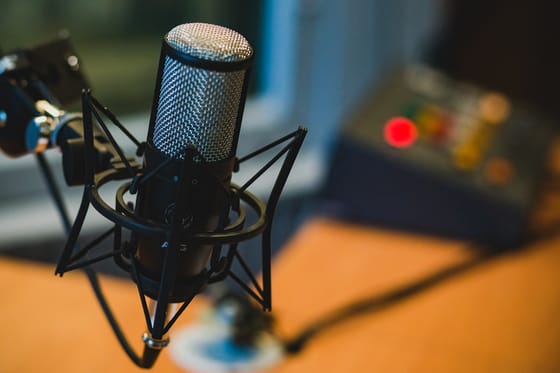 Három új műsorvezető, hat régi ismerős – elstartolt a HVG Podcastok őszi évadja