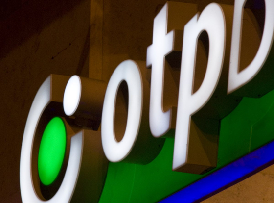 Az OTP összes ügyfele érintett: változik a rendszer, kizárólag így lehet majd bankolni