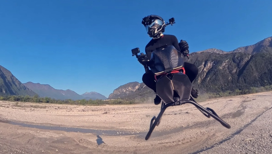 Lengyel cég csinálta meg minden sci-fi film ikonikus járművét: a repülő motort – videó