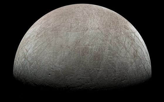 20 km vastag jégpáncélt találtak a Jupiter Europa holdján, és ez most komoly fejfájást okoz