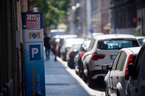 Érdemes figyelni, most szombaton fizetős a parkolás
