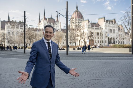 „Helló, Magyarország!” – megérkezett Budapestre az ideiglenes amerikai ügyvivő