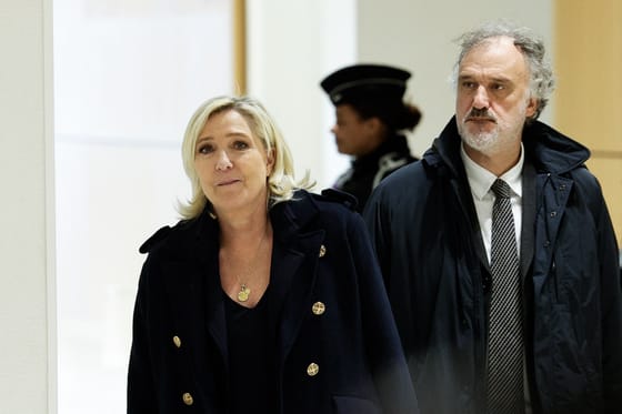 Öt évre börtönbe küldenék Marine Le Pent