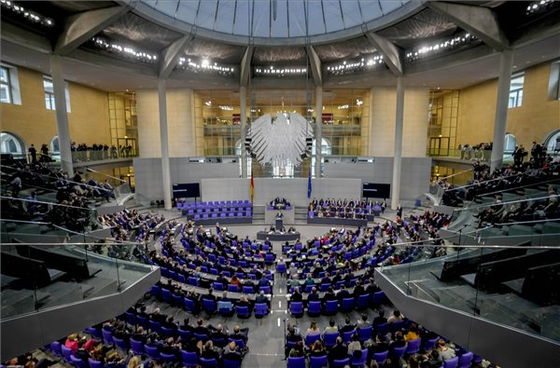 Elbukott a német parlament előtt a migrációs törvény, ami miatt Orbán azt hitte, egy klubba kerül Németországgal