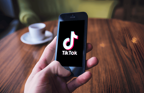 Komoly vád: azok a politikusok tiltatnák be a TikTokot, akiknek ebből hasznuk lehet