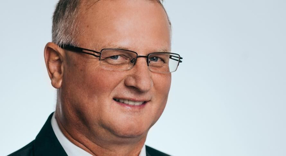 Elütött tolatás közben egy nőt Obbágy Csaba fideszes képviselő