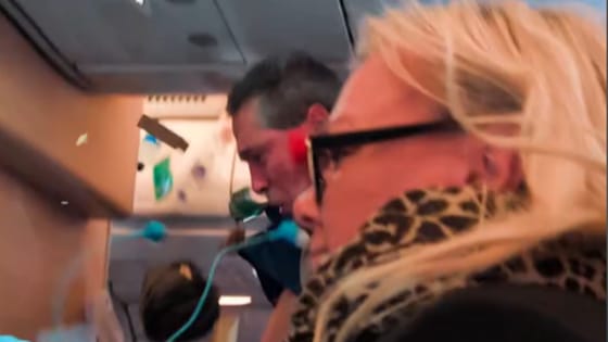 Erős légörvény miatt visszafordítottak Európába egy tengerentúli repülőjáratot