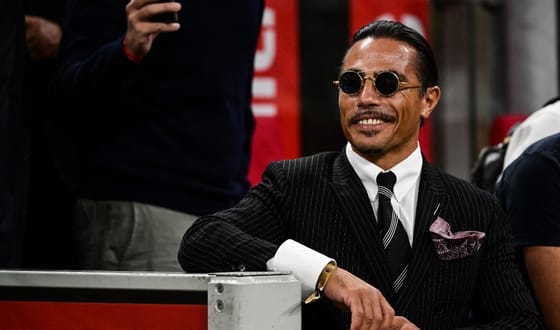 „Büdös hús”, „emberiség elleni bűntett” – szétszedik vendégei Salt Bae masszívan veszteséges londoni éttermét