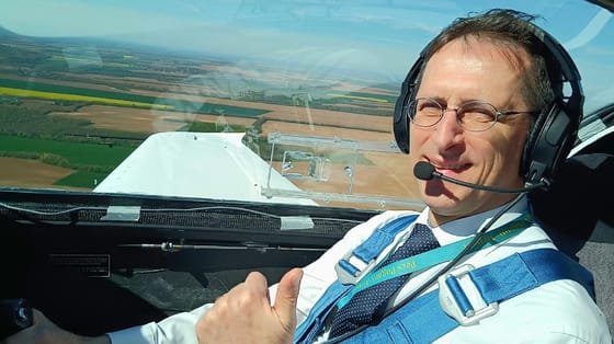 A kormány a családokon spórolt, a reptérre szórta a pénzt. Így lett 4 ezer milliárd forint a hiány