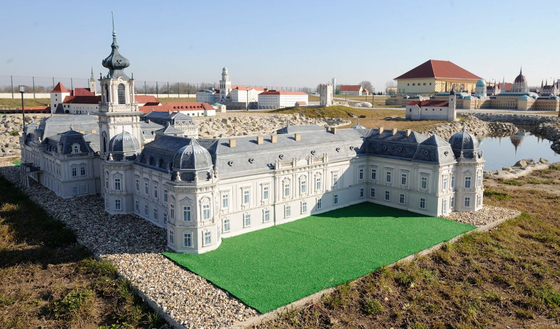 Három és fél évet kapott a túlárazott mórahalmi mini Magyarország makettváros ötletgazdája