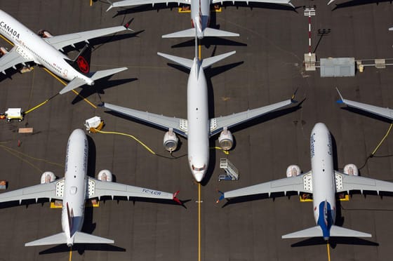 Gigantikus pert kaphat a nyakába a Boeing