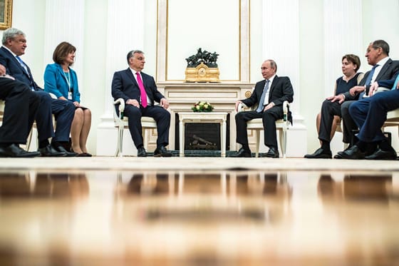 Orbán Moszkvában: béketeremtés vagy trollkodás lehet a vizit?