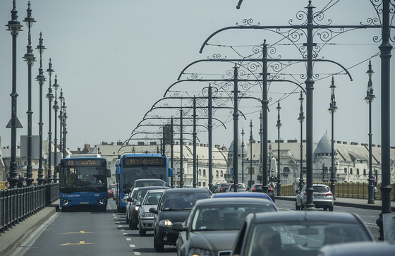 Pótlóbusz helyettesíti a 6-os villamost több márciusi éjszakán