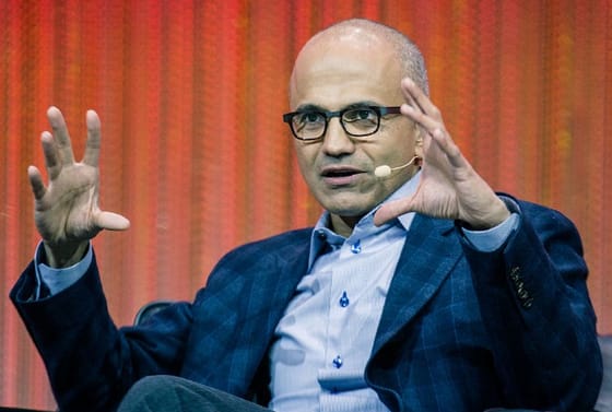 De sikerült? Tehetnénk fel a kérdést a Microsoft-vezérének, aki fizetése részleges csökkenését kérte, ám végül így is 11 milliárd forinttal többet kapott