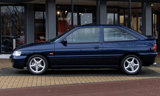 Igazi ínyencség ez a 30 évesen vadonatúj Ford Escort RS 2000 F1