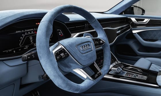 Kéknél is kékebb az 1000 lóerős Audi kombi utastere