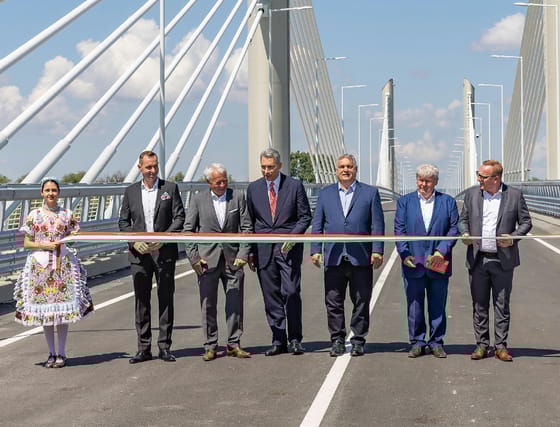 Tüntetnek Pakson, a kormány annyira megvágta a város költségvetését a fideszes vezetés elküldése után